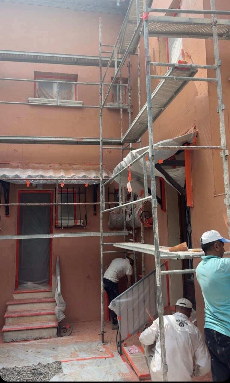Ravalement de façade à Cannes – Chantiers en cours