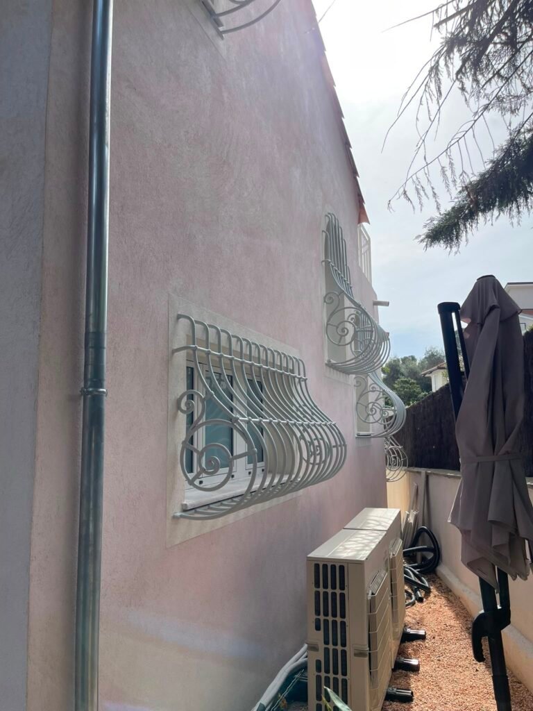 Pourquoi les façades de Cannes souffrent